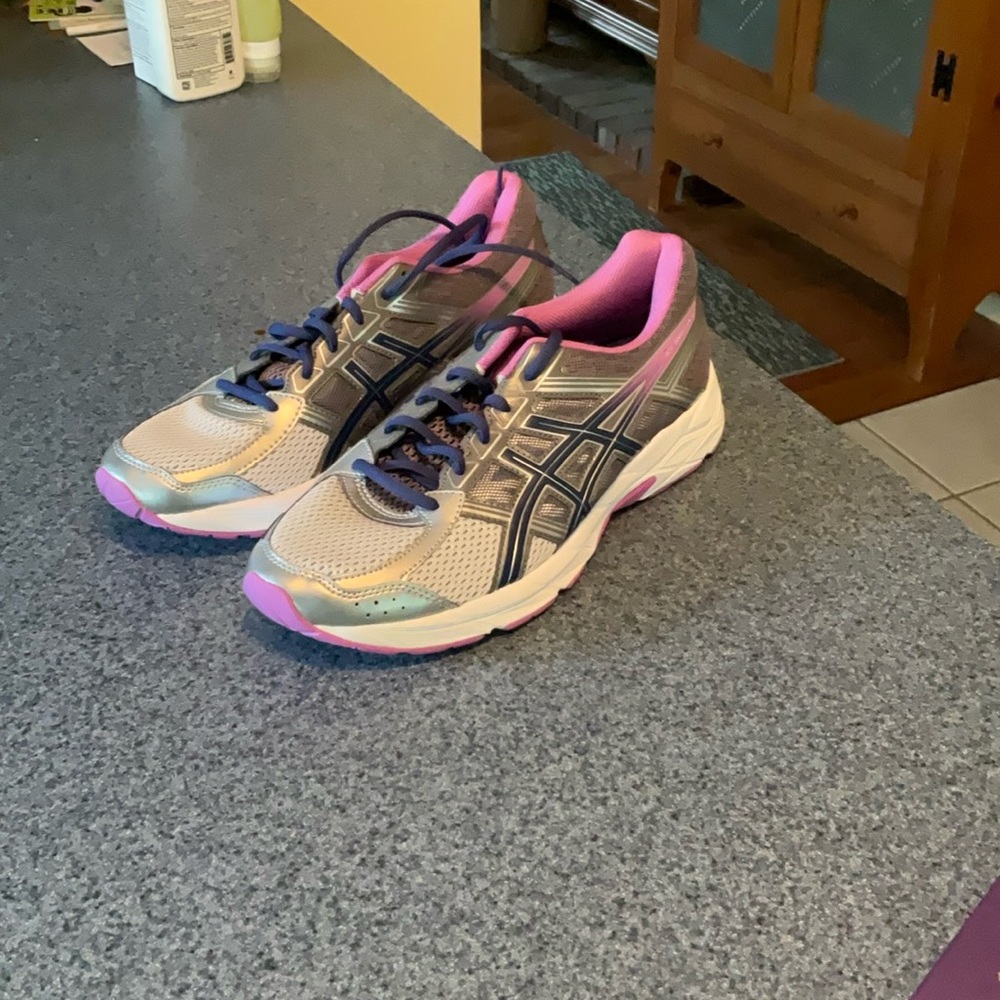 ASICS women’s sneakers, new condition, size 10